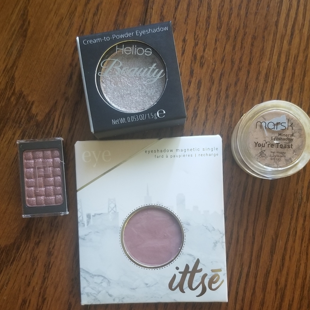 4 Eyeshadow powders lot